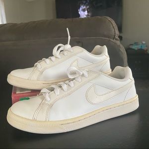 Nike court majestic sneakers